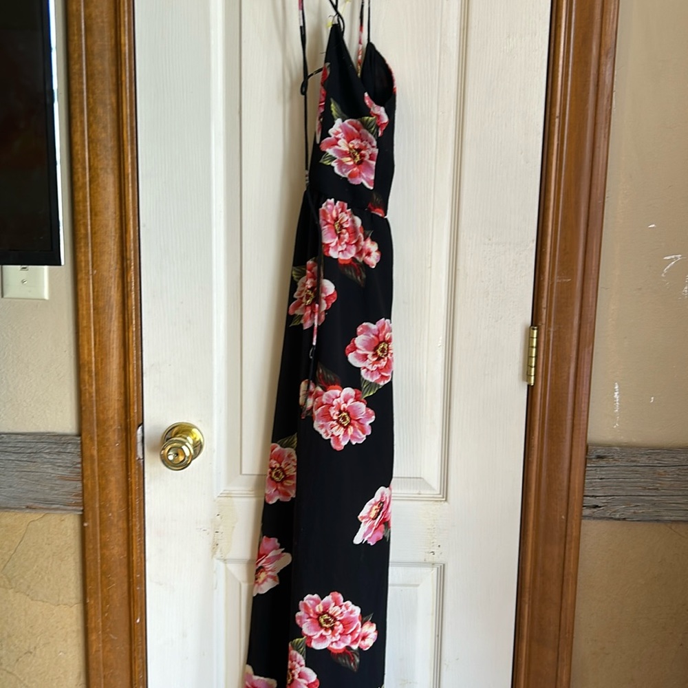 Beautiful summer dress with tiny ties